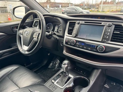 Used 2015 Toyota Highlander XLE image 12