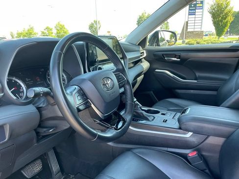 Used 2021 Toyota Highlander XLE FWD image 10
