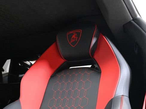 Used 2024 Lamborghini Revuelto image 18