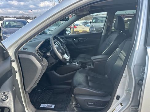 Used 2019 Nissan Rogue SL w/ Premium Package image 18
