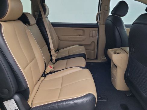 Used 2016 Kia Sedona LX w/ LX Essentials Premium Package image 19