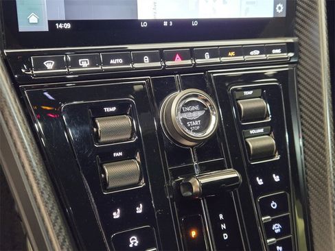 Used 2024 Aston Martin DB12 Coupe image 31