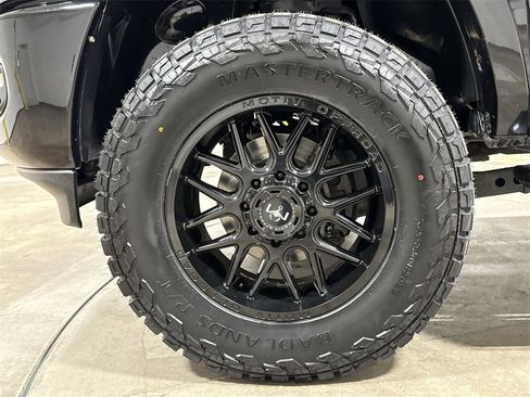 Used 2019 RAM 2500 Laramie w/ Black Appearance Package image 27