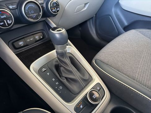 Certified 2024 Hyundai Venue Limited FWD image 29
