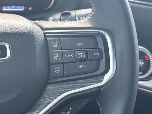 Used 2024 Jeep Wagoneer Series II w/ Flexible Seating Group RWD image 3