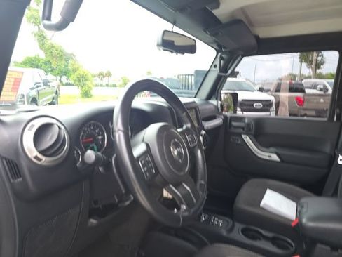 Used 2015 Jeep Wrangler Unlimited Sahara w/ Max Tow Package AWD/4WD image 11