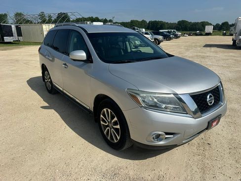 Used 2015 Nissan Pathfinder SL w/ SL Tech Package AWD/4WD image 4