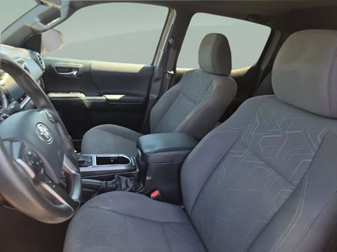 Used 2016 Toyota Tacoma TRD Sport image 20