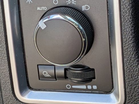 Used 2016 RAM 1500 Classic SLT image 9