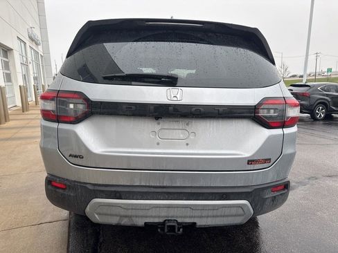 Used 2025 Honda Pilot TrailSport image 5