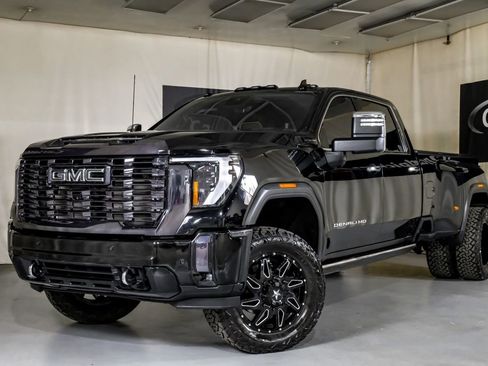 Used 2024 GMC Sierra 3500 Denali Ultimate image 4