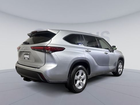 Used 2020 Toyota Highlander L AWD/4WD image 7