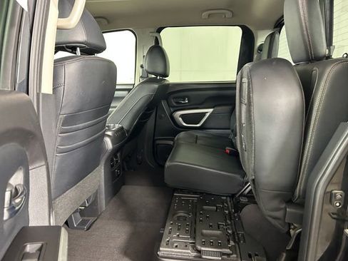 Used 2018 Nissan Titan SL image 26