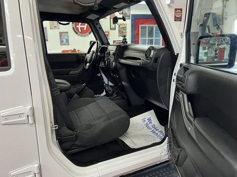 Used 2012 Jeep Wrangler Unlimited Sport AWD/4WD image 10