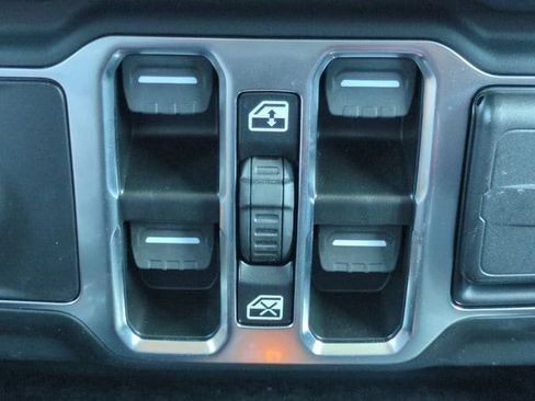 Used 2024 Jeep Wrangler Unlimited Sahara w/ Technology Group AWD/4WD image 24