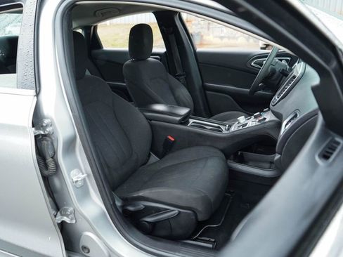Used 2016 Chrysler 200 Limited image 32