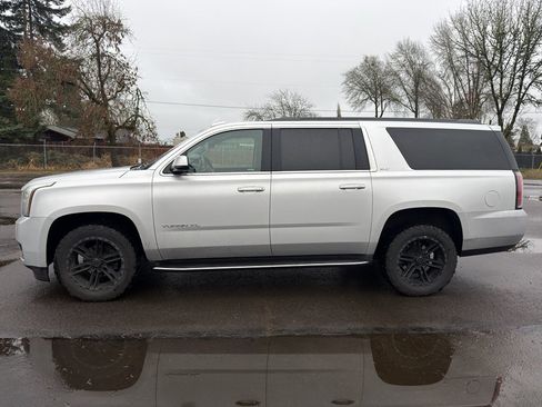 Used 2019 GMC Yukon XL SLT image 5