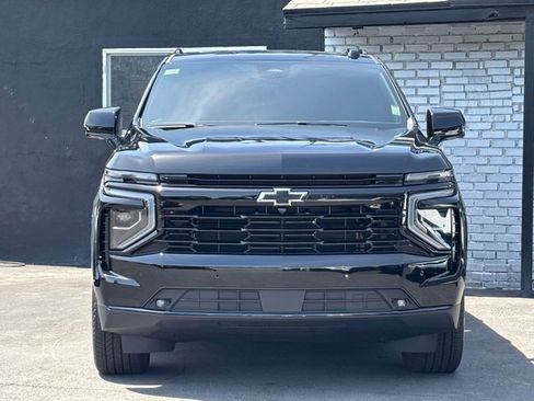 Used 2025 Chevrolet Suburban RST w/ Comfort Package AWD/4WD image 2