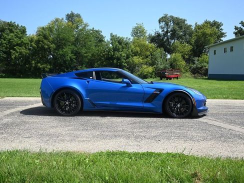 Used 2016 Chevrolet Corvette Z06 w/ 3LZ Preferred Equipment Group RWD image 9