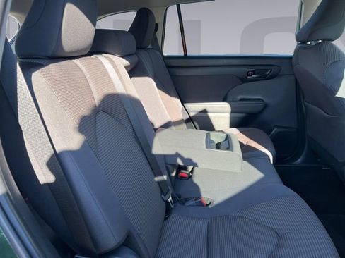 Used 2024 Toyota Highlander LE image 18