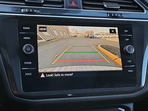 Used 2022 Volkswagen Tiguan SEL R-Line image 21