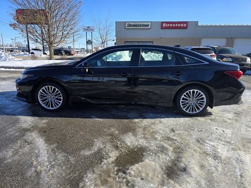 Used 2020 Toyota Avalon Limited image 6