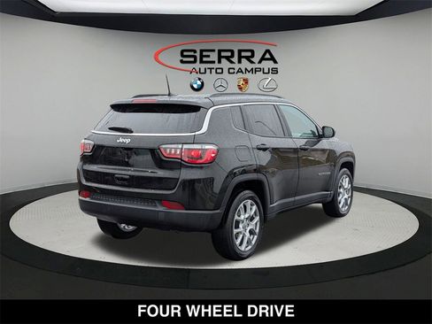 Used 2022 Jeep Compass Latitude image 13