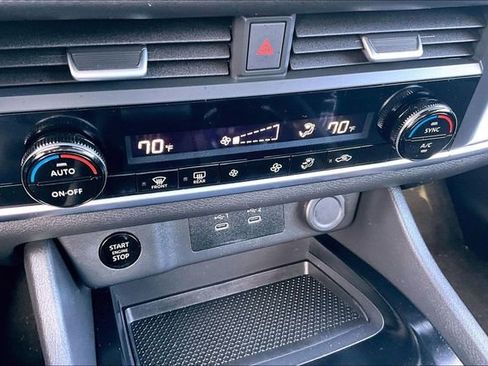 Used 2024 Nissan Rogue SV image 16