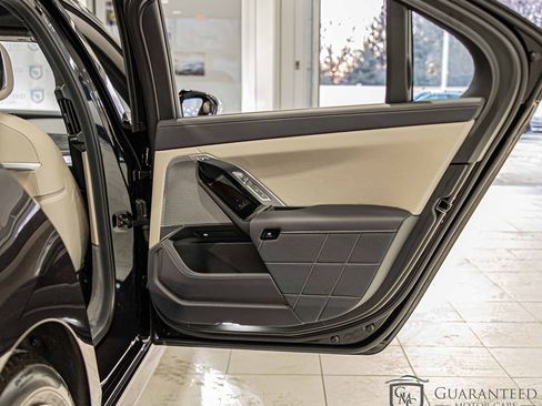 Used 2025 BMW 760i xDrive w/ Executive Package image 40