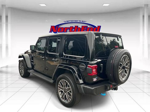 Used 2023 Jeep Wrangler Unlimited Sahara w/ Cold Weather Group AWD/4WD image 5