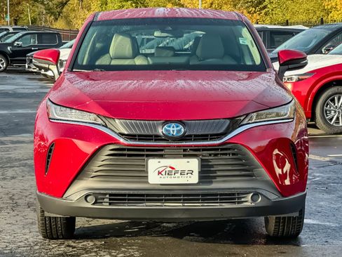 Used 2022 Toyota Venza LE image 8