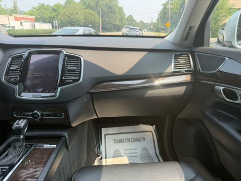 Used 2016 Volvo XC90 T6 Momentum w/ Momentum Plus Package AWD/4WD image 17
