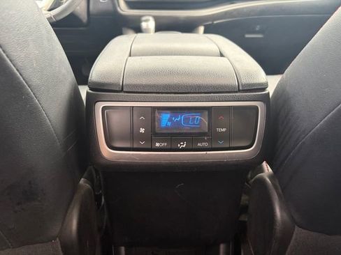 Used 2019 Toyota Highlander SE w/ Nightshade Edition image 27