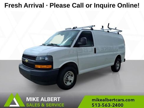 Used 2021 Chevrolet Express 3500 w/ Driver Convenience Package RWD image 3