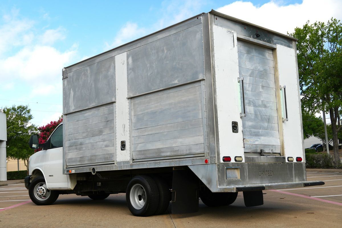 Used 2015 Chevrolet Express 4500 RWD image 5