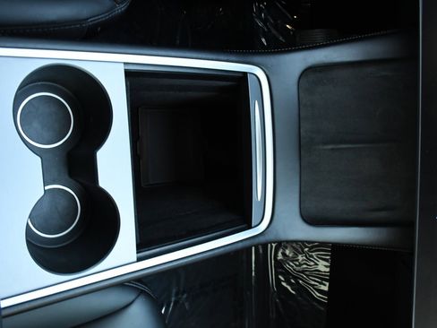 Used 2021 Tesla Model Y Long Range image 14