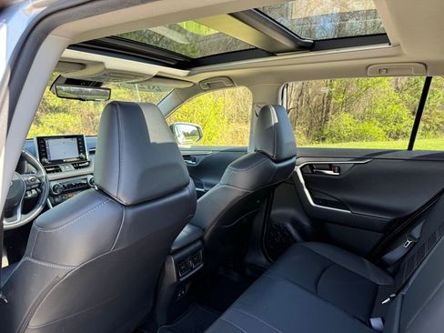 Used 2021 Toyota RAV4 Limited image 28