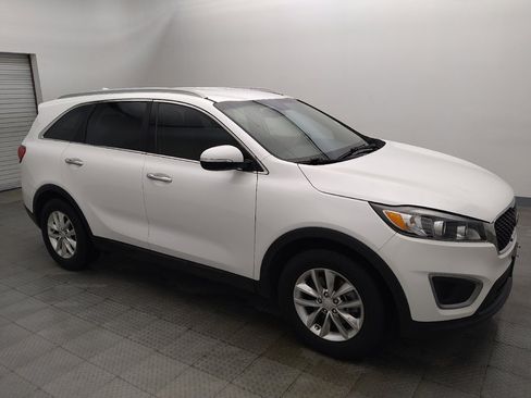 Used 2016 Kia Sorento LX w/ LX Convenience Package FWD image 11