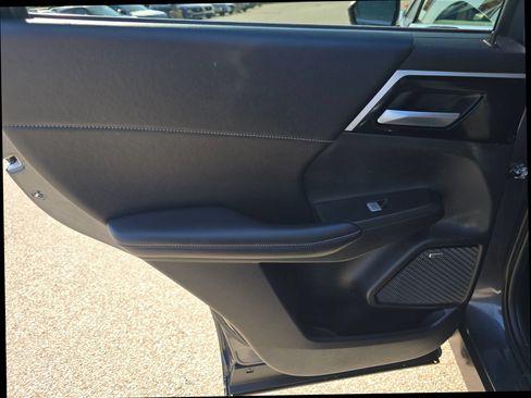 Used 2025 Mitsubishi Outlander SE AWD/4WD image 11