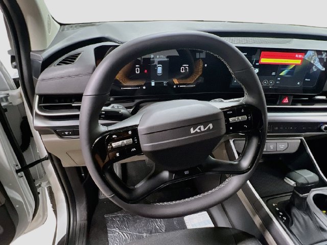 New 2027 Kia Carnival LX FWD image 11