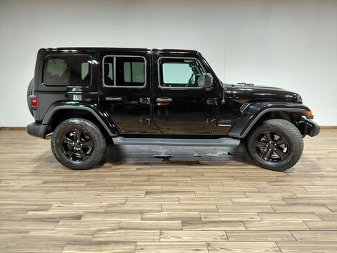 Used 2023 Jeep Wrangler Unlimited Sahara AWD/4WD image 19