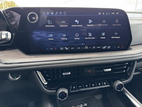 New 2026 Chevrolet Suburban Premier image 3