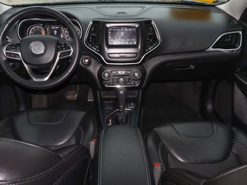 Used 2019 Jeep Cherokee Latitude Plus w/ Cold Weather Group FWD image 10