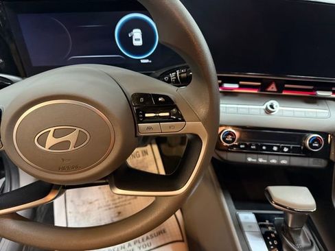 Used 2024 Hyundai Elantra SEL image 17