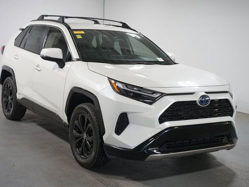 Used 2022 Toyota RAV4 SE AWD/4WD image 3