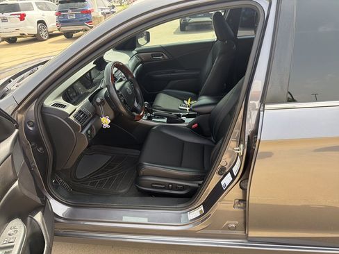 Used 2016 Honda Accord Sport image 6