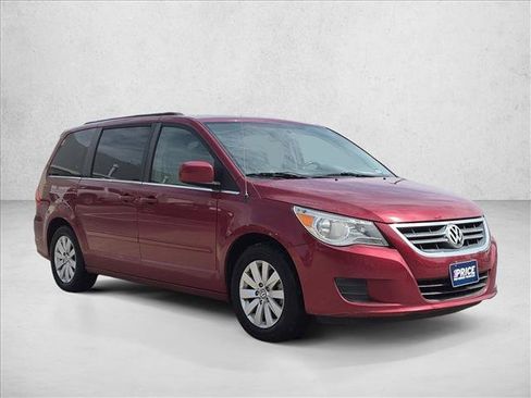 Used 2012 Volkswagen Routan SEL FWD image 3