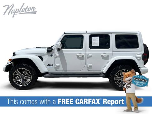 Used 2022 Jeep Wrangler Unlimited Sahara AWD/4WD image 2
