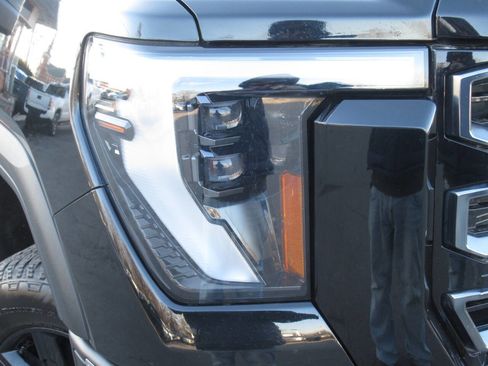 Used 2024 GMC Sierra 2500 AT4 w/ AT4 Premium Plus Package image 4