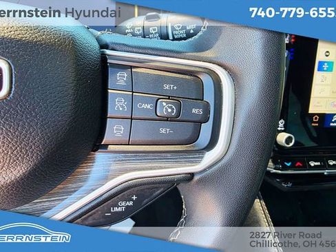 Used 2023 Jeep Wagoneer L Series III w/ Premium Group I AWD/4WD image 23